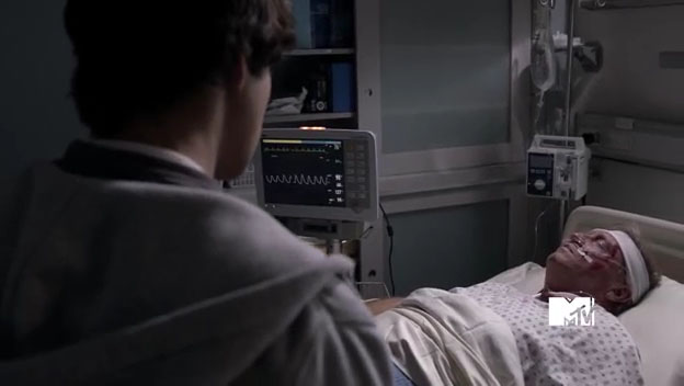 Скотт навещает водителя в больнице - третья серия из первого сезона Волчонка